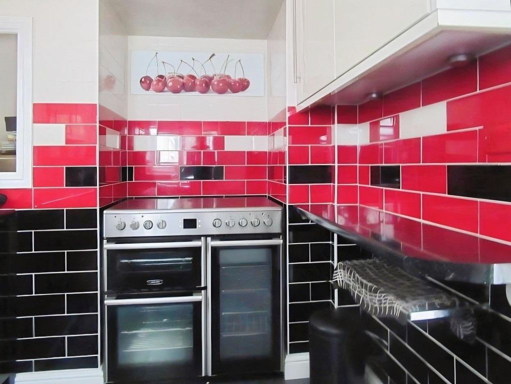 Property photo 3 of 13 Kitchen