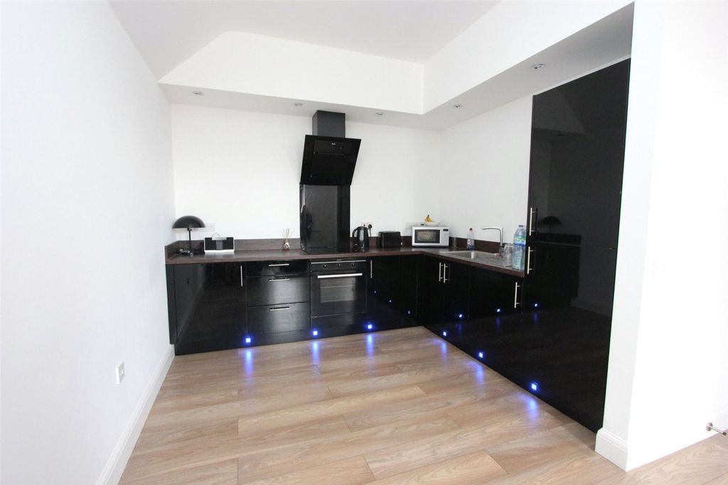 Property photo 3 of 5 Kitchen