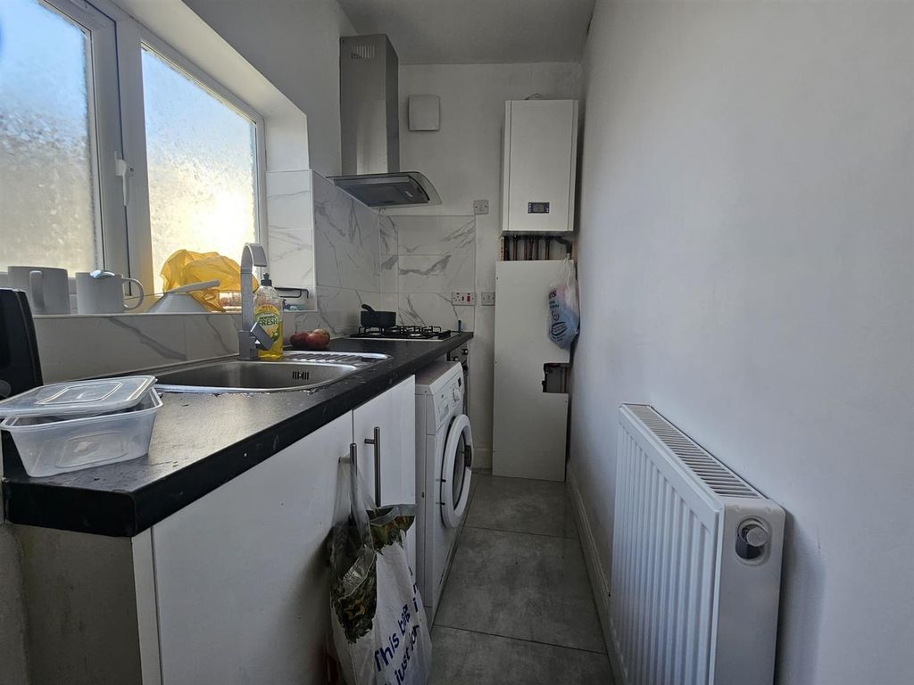 Property photo 2 of 6 Kitchen.Jpg