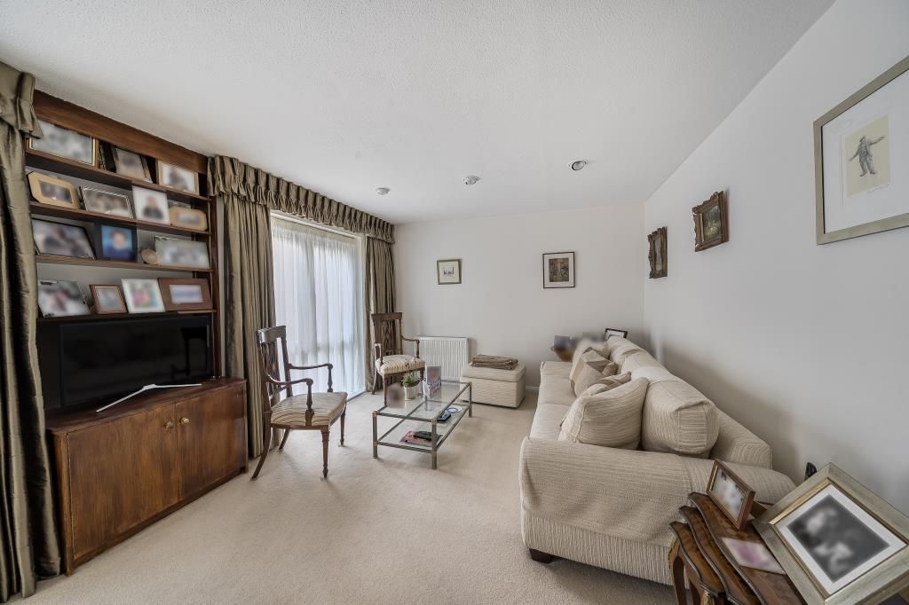 Property photo 3 of 21 Living Area