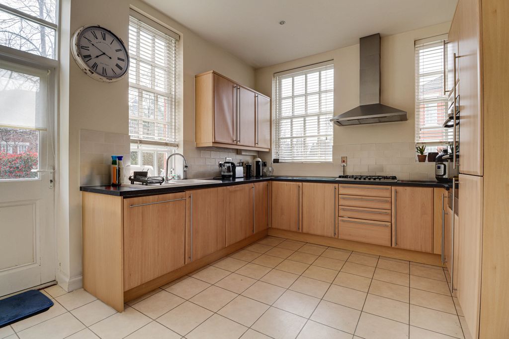 Property photo 2 of 20 Kitchen