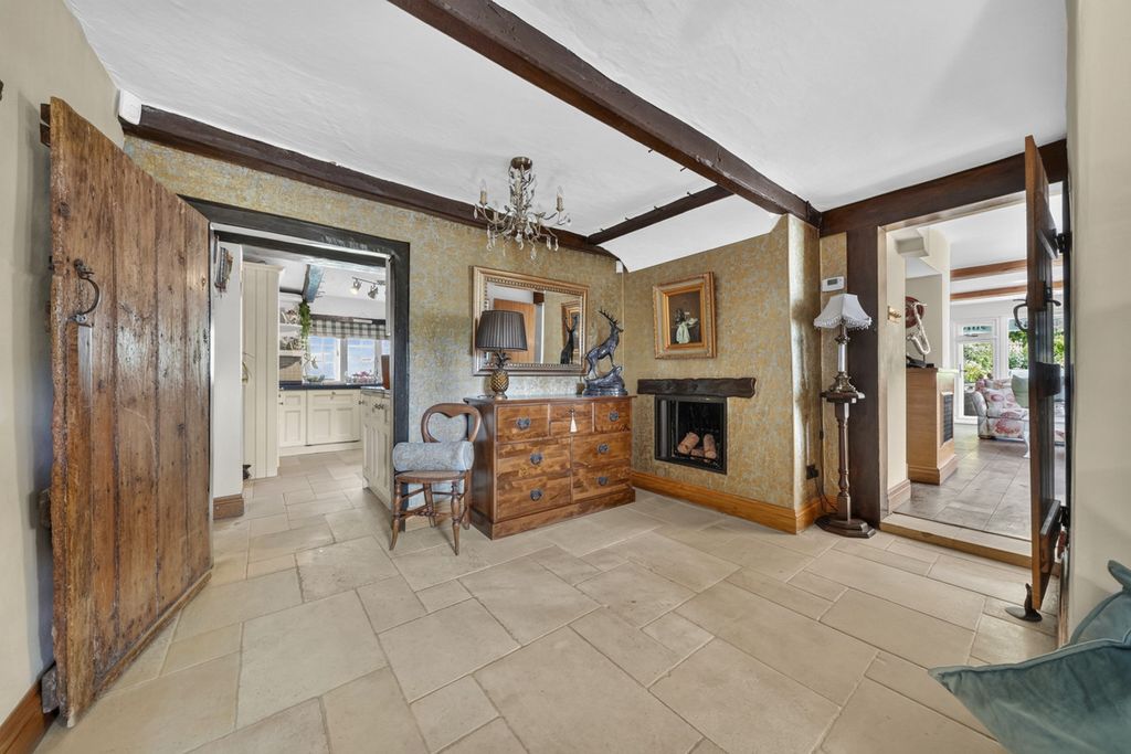 Property photo 2 of 32