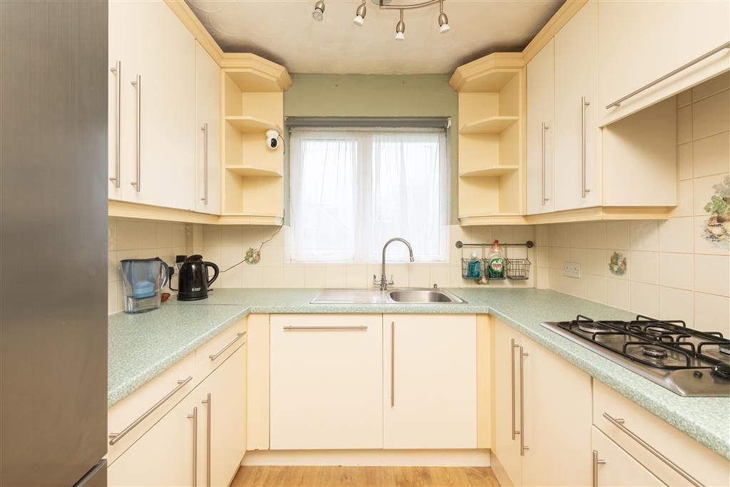 Property photo 3 of 12 Kitchen