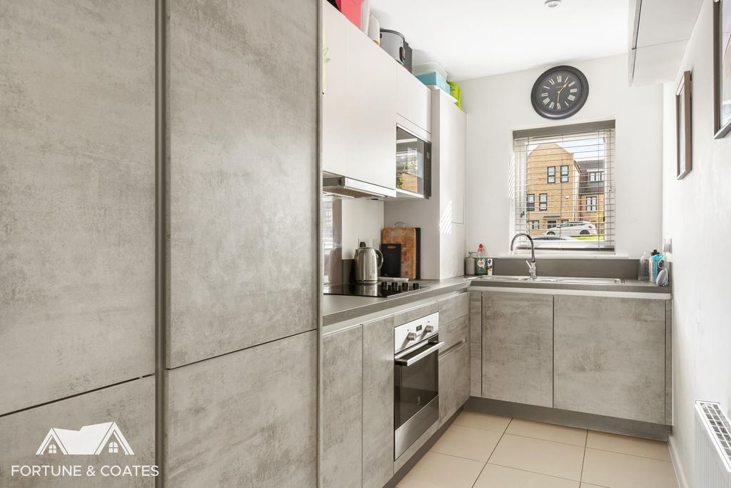 Property photo 3 of 14 Chironsquare_11.Jpg