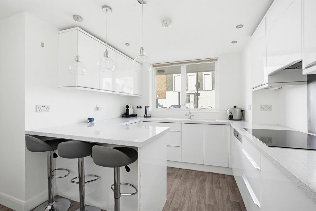 Property photo 3 of 16 Image