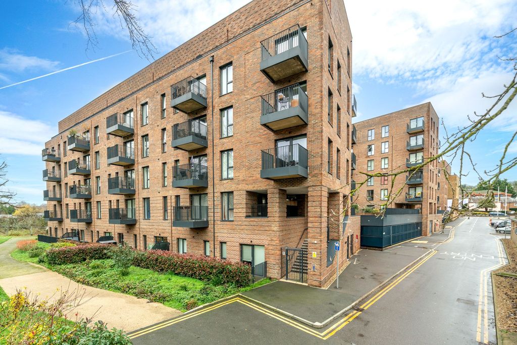 Property photo 1 of 17