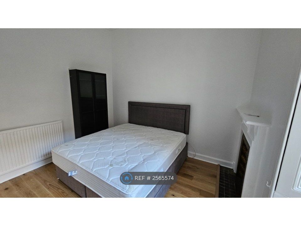 Property photo 2 of 5 Bedroom 1