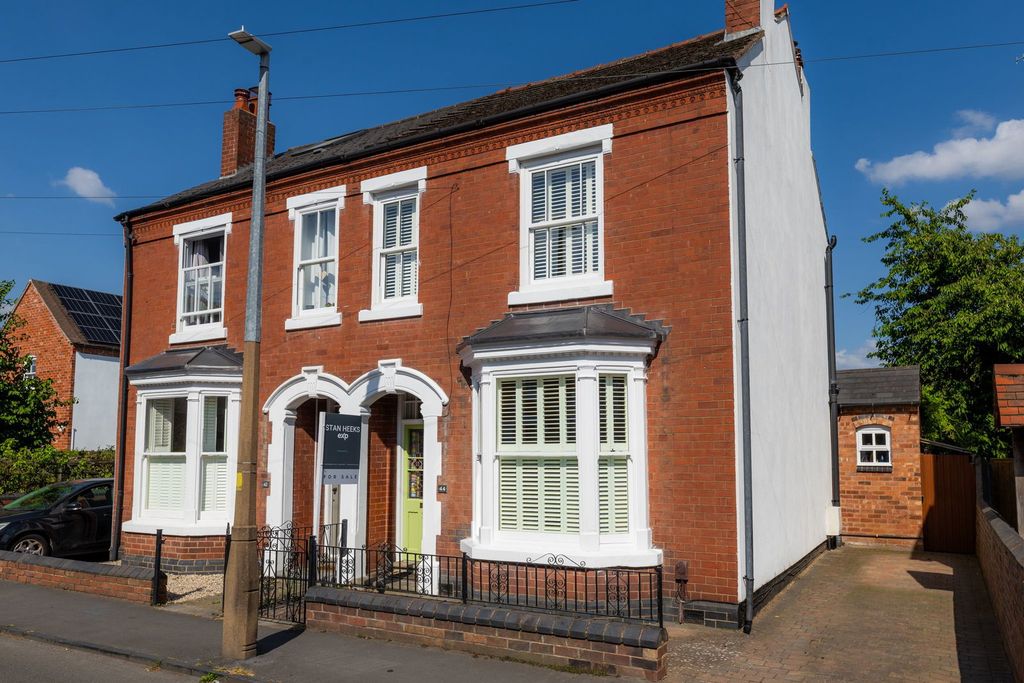 Property photo 1 of 33