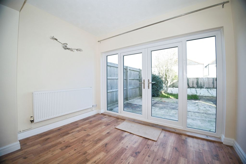 Property photo 3 of 25
