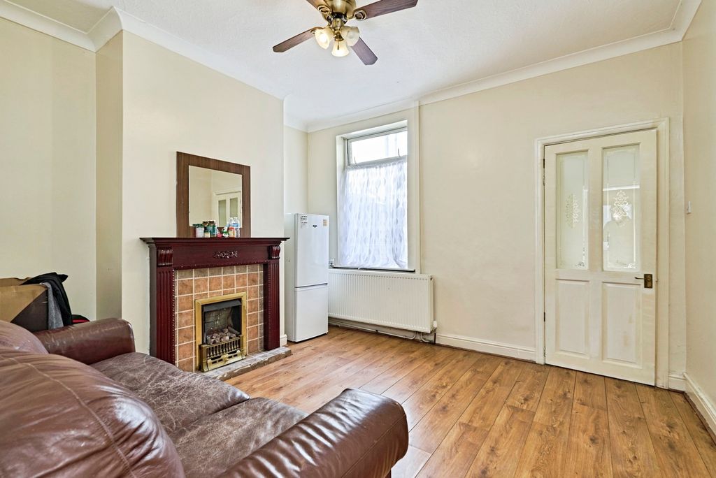 Property photo 3 of 20 Pbox-Img.Jpg