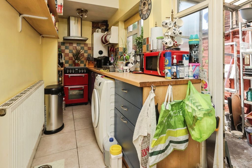 Property photo 2 of 16 Kitchen