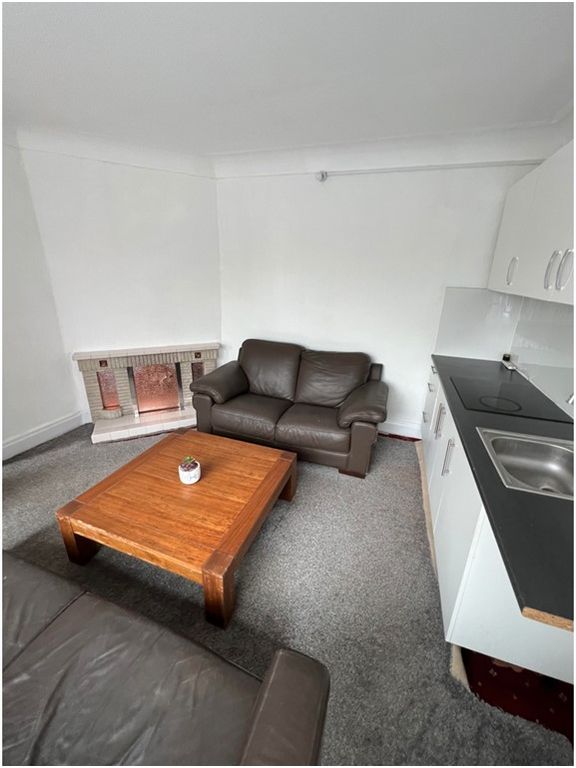 Property photo 2 of 7 Kitchen-Lounge