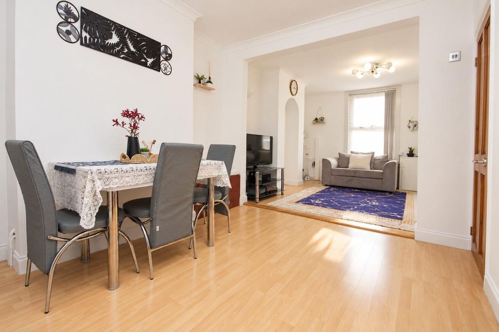Property photo 3 of 13 Dining Room .Jpg