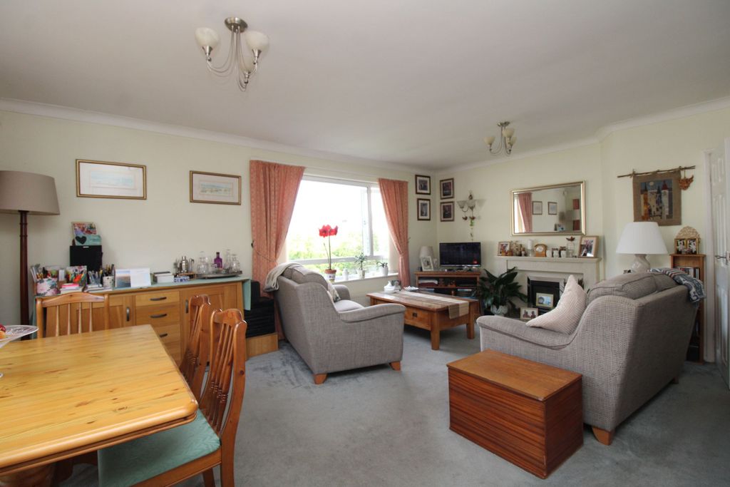 Property photo 2 of 20