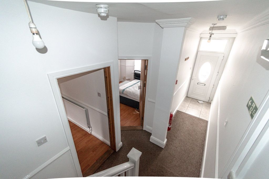 Property photo 2 of 27