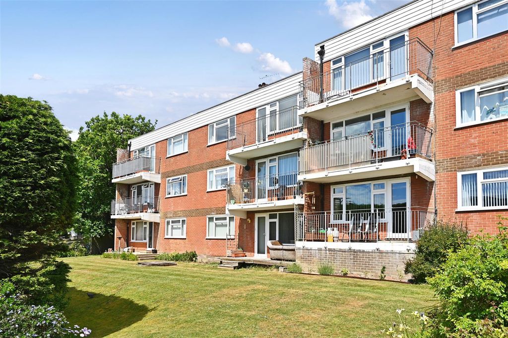 Property photo 1 of 19 11-Brampton-Court-Tn393Ng (16).Jpg