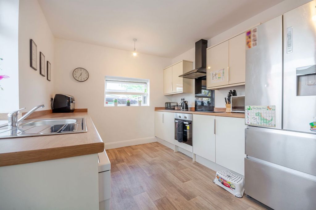 Property photo 2 of 22