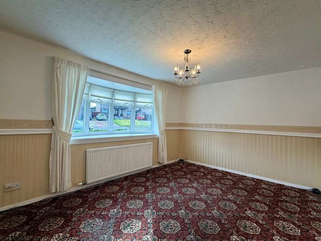 Property photo 2 of 12 Living Room