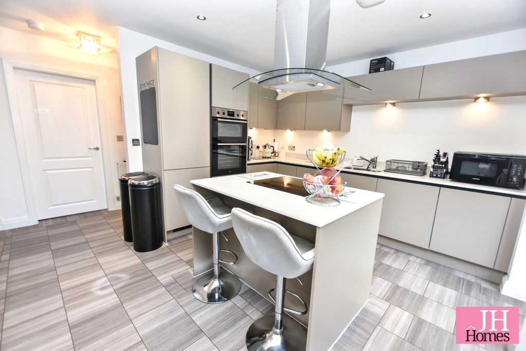 Property photo 3 of 22