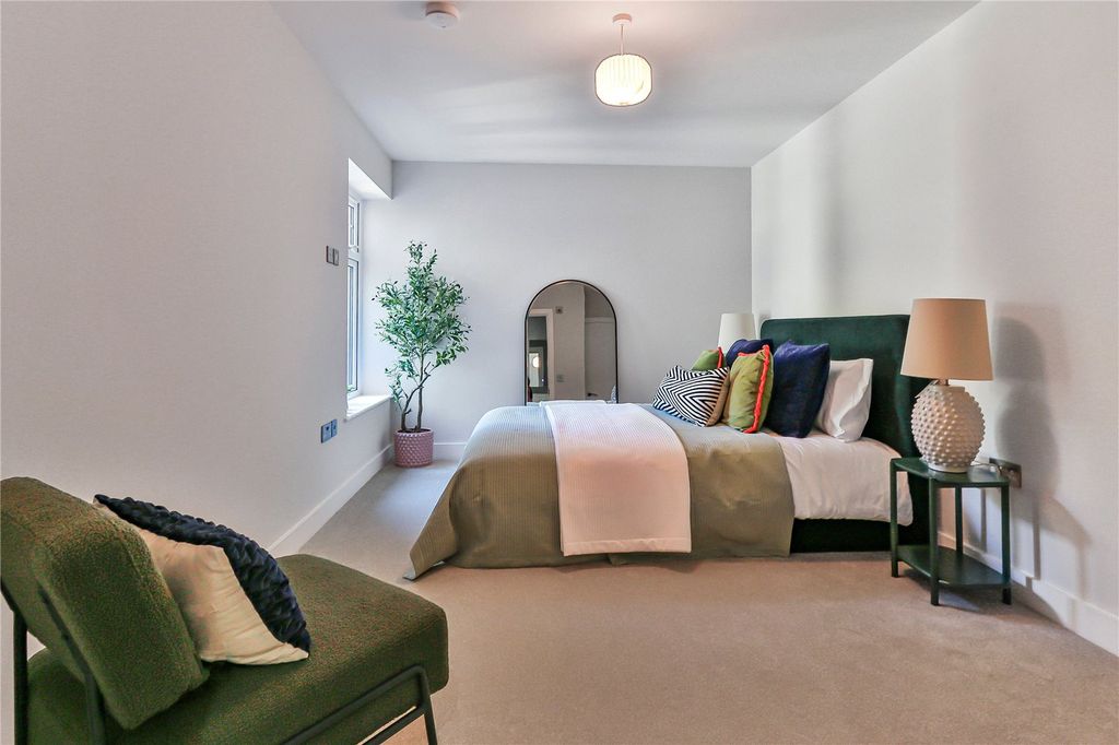 Property photo 1 of 13 Danecourt Road