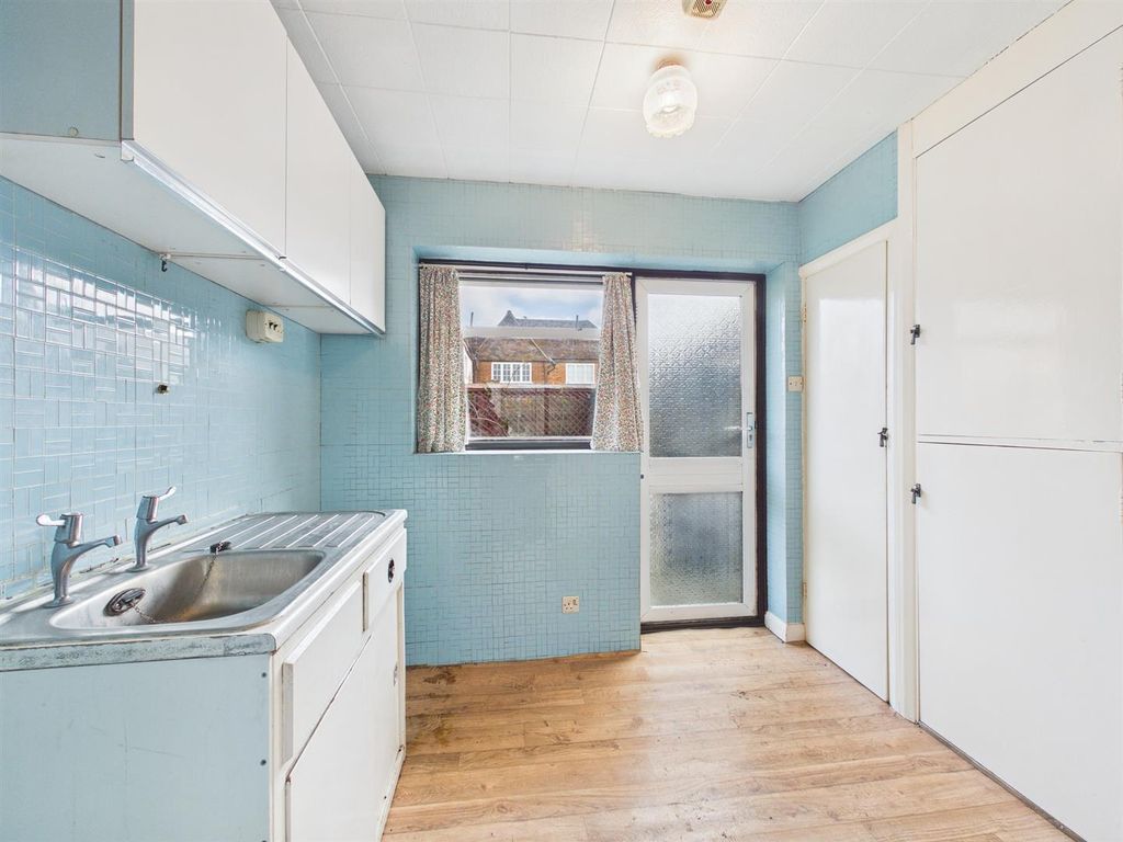 Property photo 3 of 8 Cam02435G0-Pr0186-Still007.Jpg