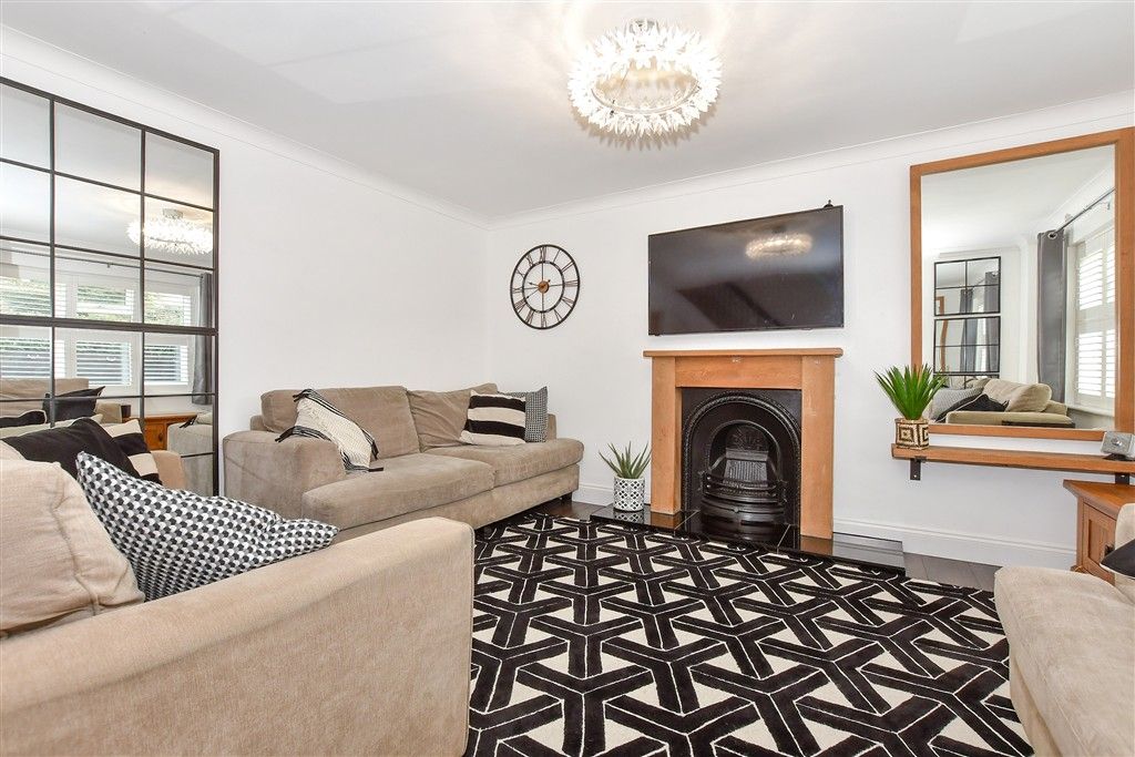 Property photo 3 of 11 Lounge