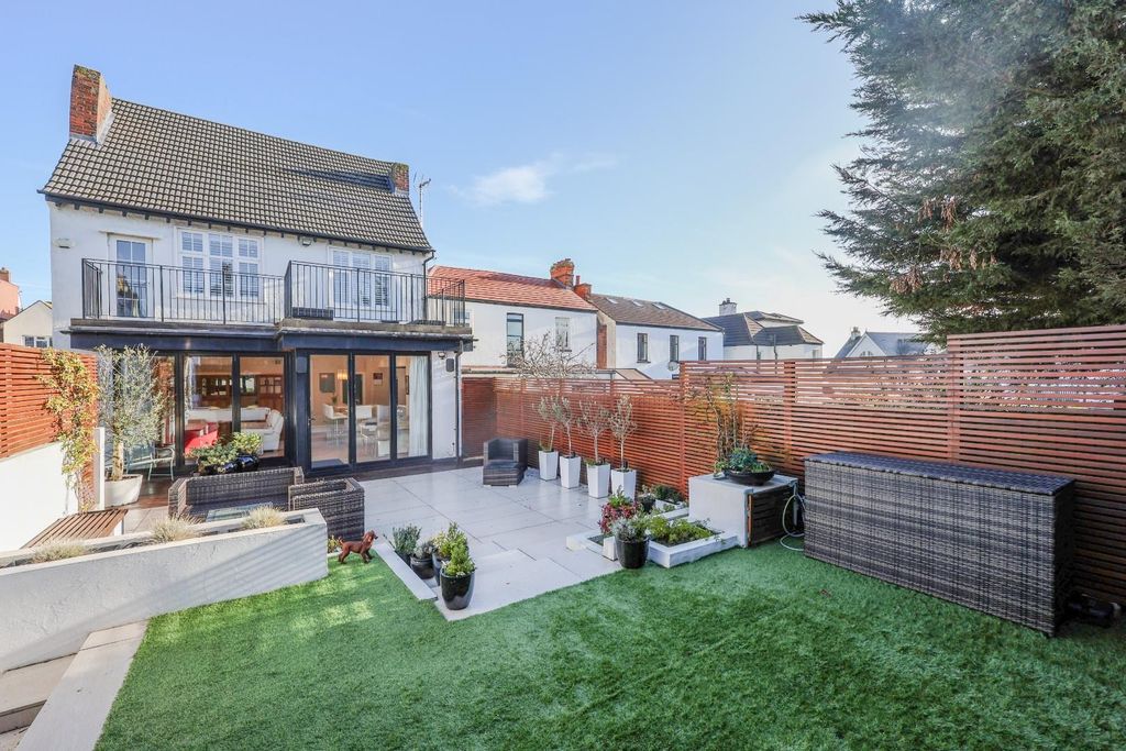 Property photo 3 of 37 Garden