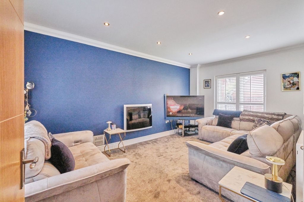 Property photo 3 of 19 Pbox-Img.Jpg
