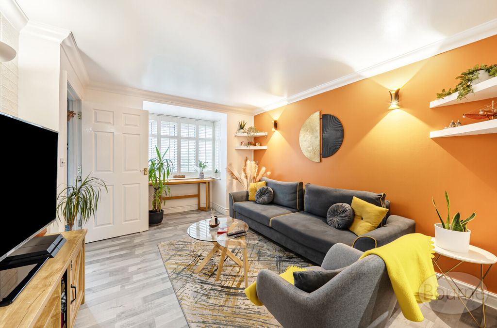 Property photo 3 of 21 d999Bcd5-F694-498...