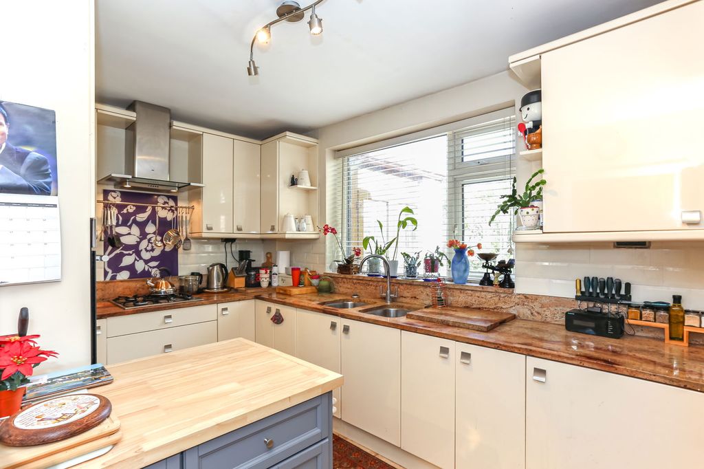 Property photo 3 of 32