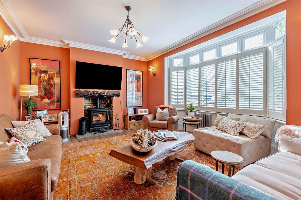 Property photo 3 of 26 8690393-Interior10-800.Jpg