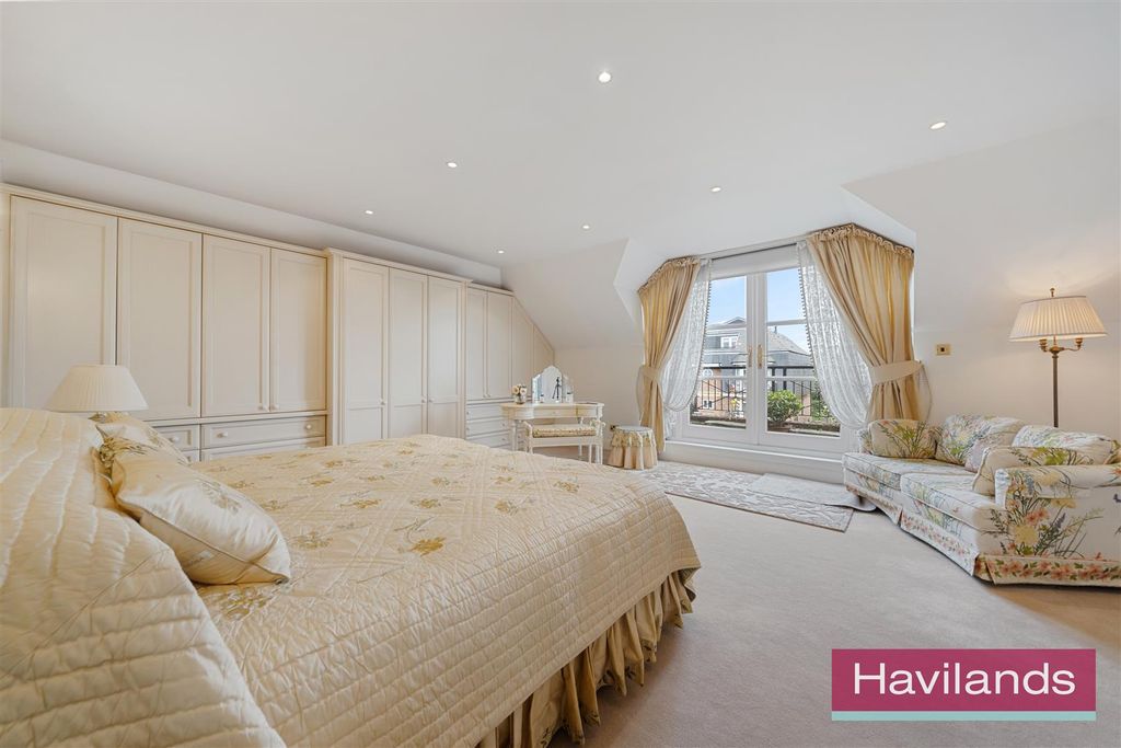 Additional image 10 of 3 bed flat for saleCrescent Road, Enfield EN2