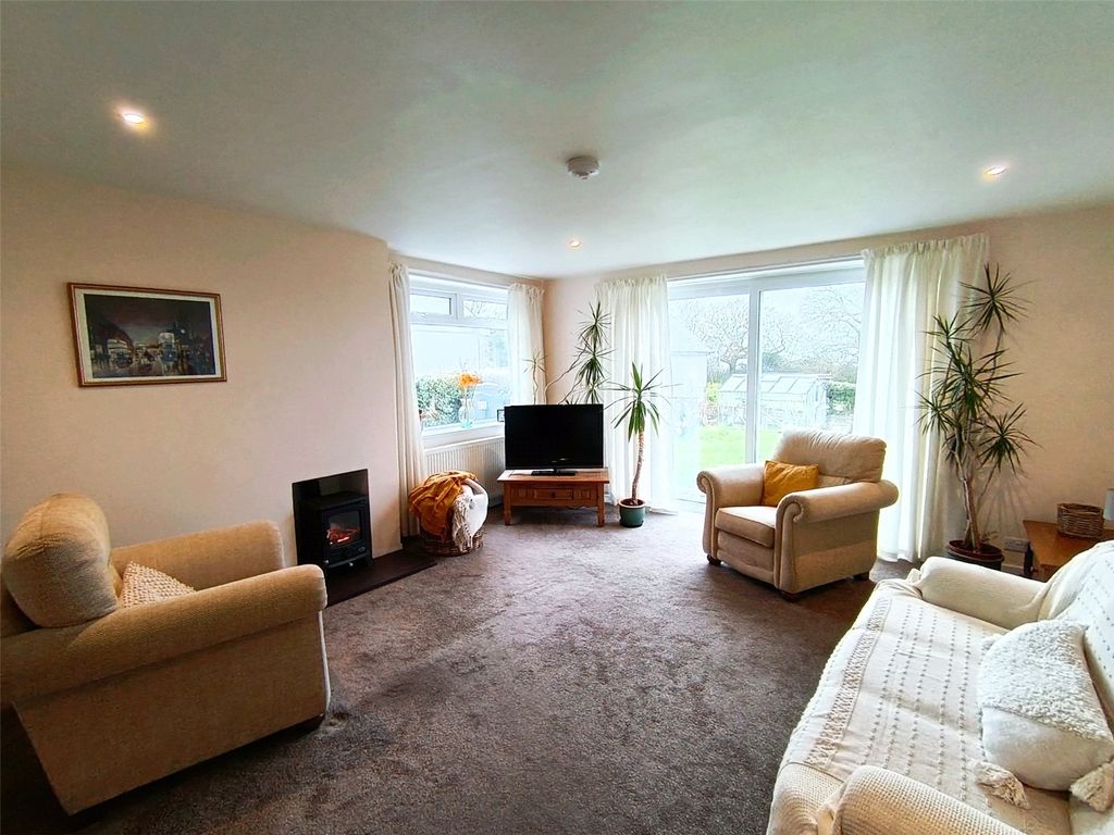 Property photo 2 of 15 Picture No. 21