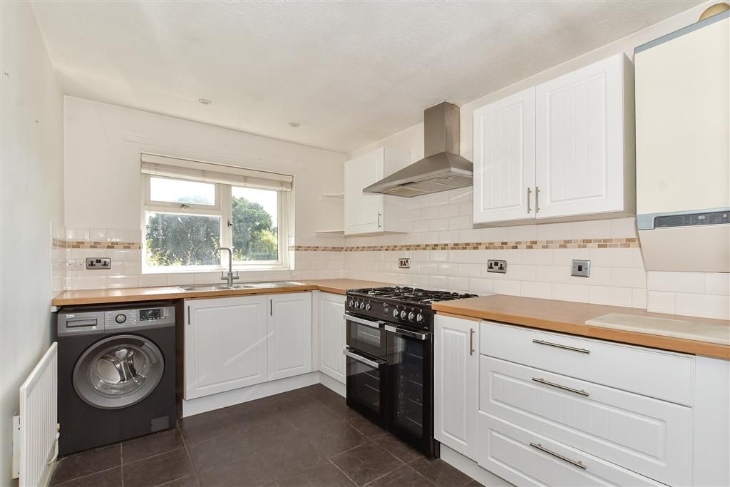 Property photo 3 of 9 Kitchen