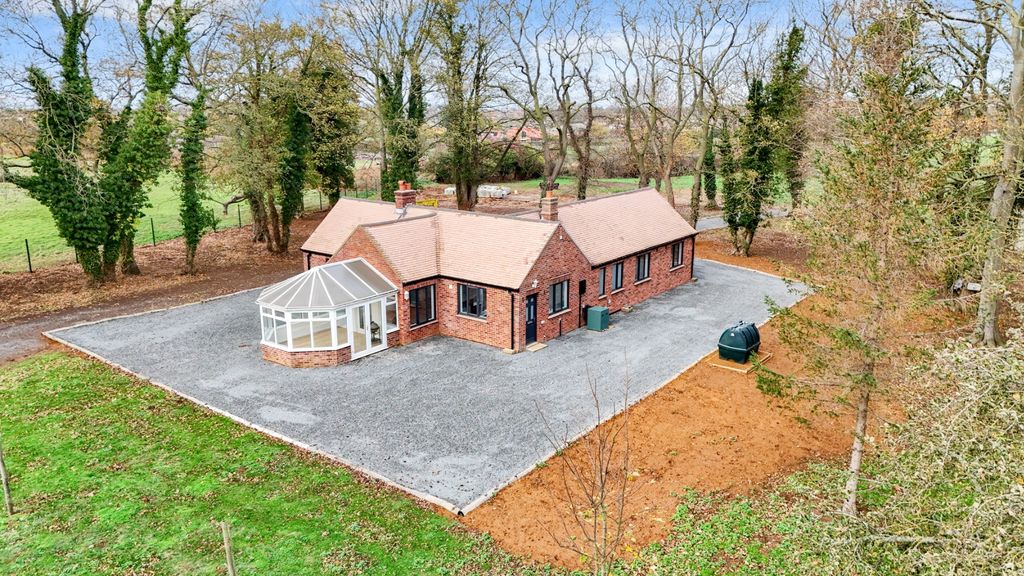 Property photo 1 of 33 4608603