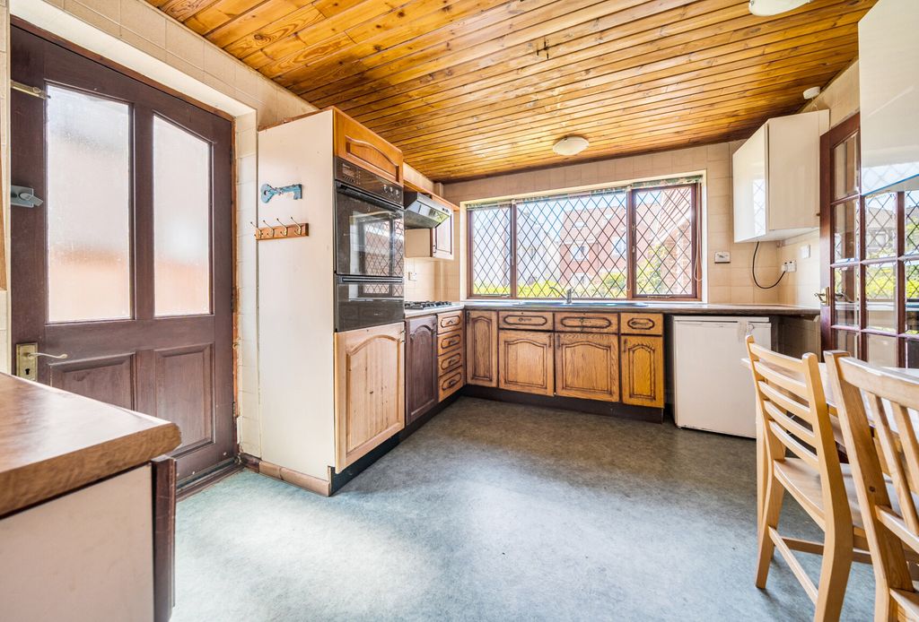 Property photo 3 of 22 1305695-9-6852B09...