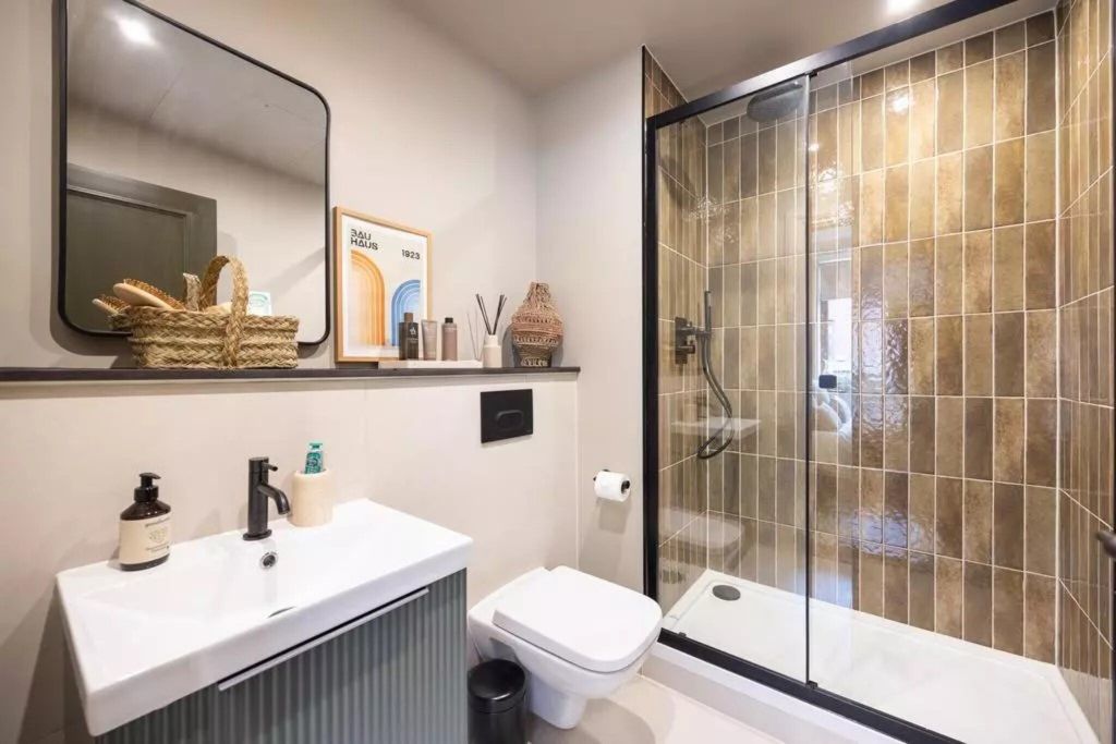 Property photo 3 of 35 Bathroom