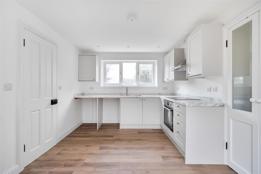 Property photo 3 of 47 1410518-17-6989d6ce91Acc.Jpg