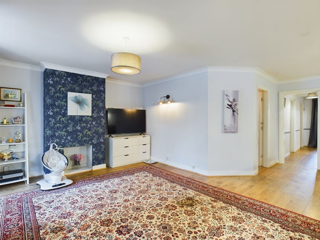 Property photo 1 of 13 Living Room