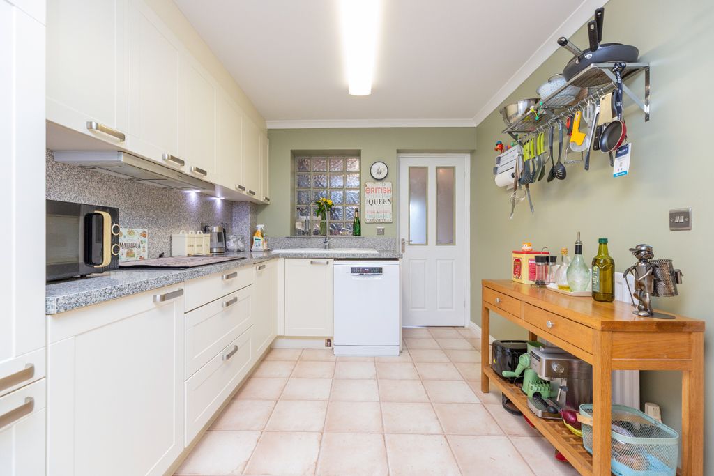 Property photo 2 of 23