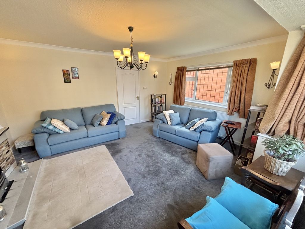 Property photo 3 of 27