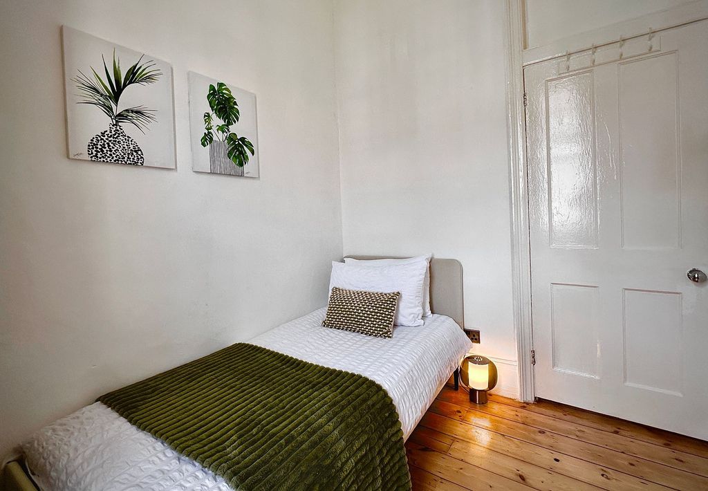 Property photo 2 of 11 A Cozy Single Bedroom Featuring A Neatly Made Bed ...