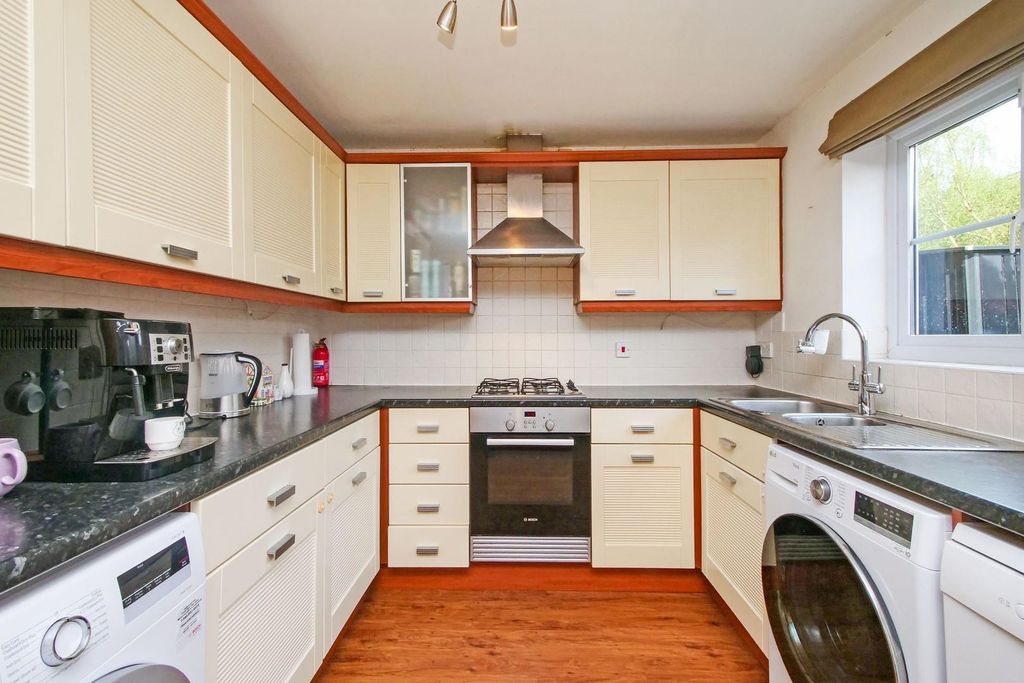 Property photo 3 of 14 Kitchen