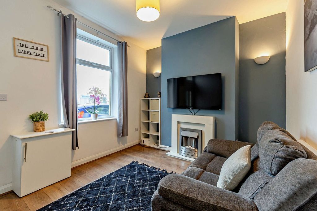 Property photo 2 of 21