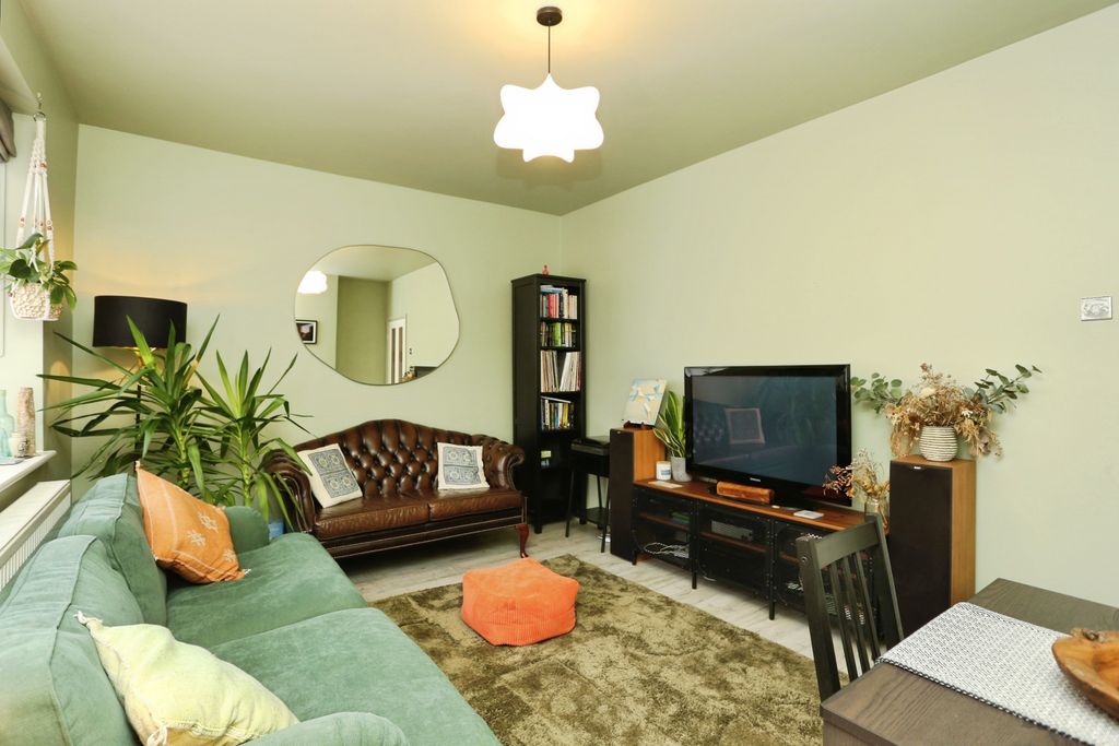 Property photo 3 of 14 Living / Dining Room