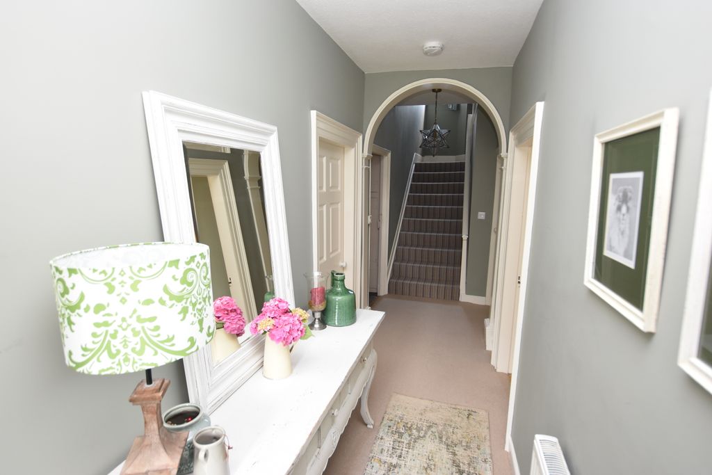 Property photo 3 of 39