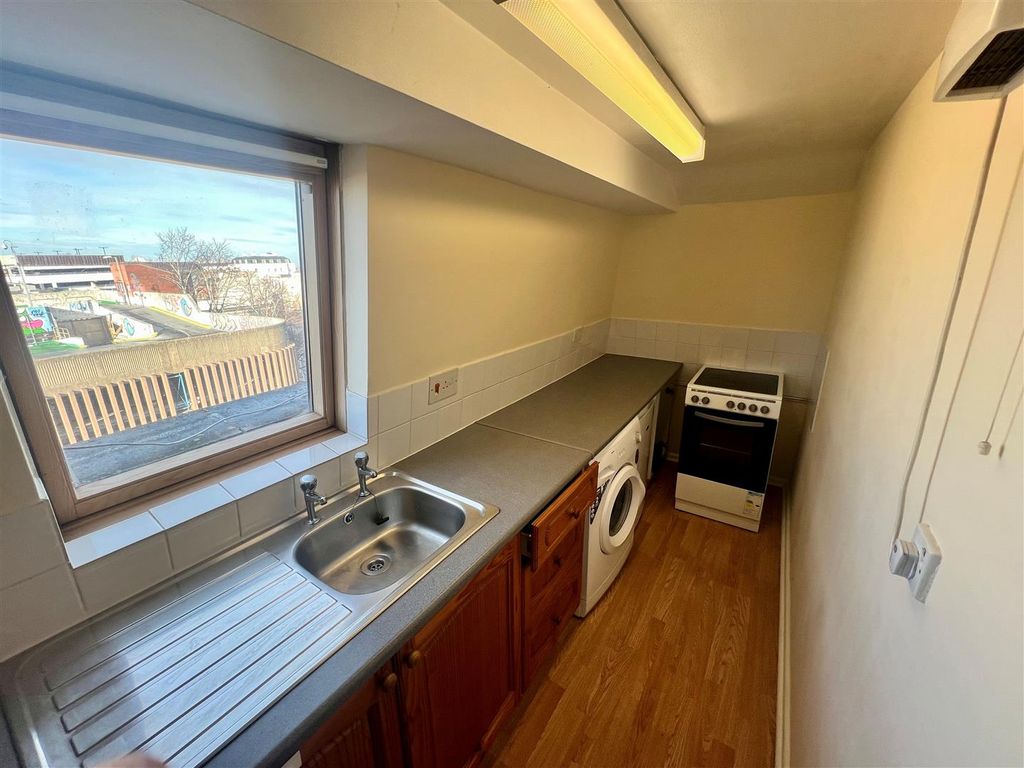 Property photo 2 of 8 Kitchen.Jpg