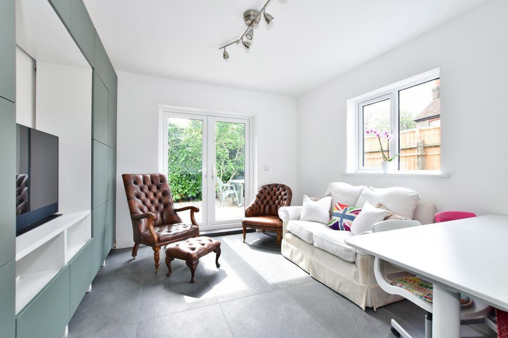 Property photo 2 of 17 Sitting Room