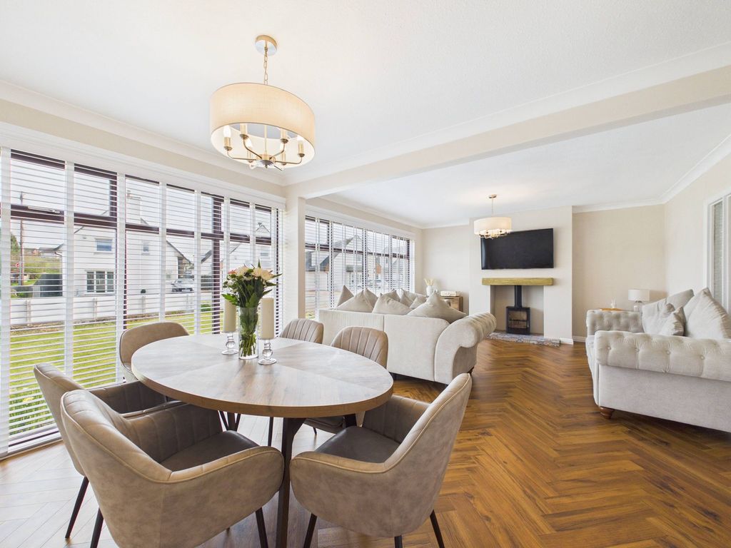 Property photo 3 of 19 Dining Room