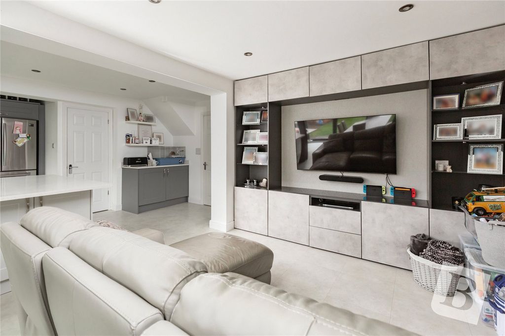 Property photo 2 of 16 Kitchen/Living